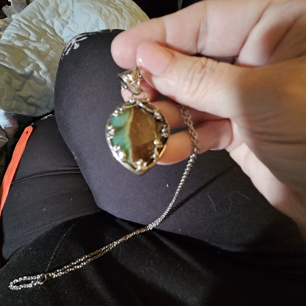 Elegant Silver and Brown Pendant Necklace - Picture 7 of 12